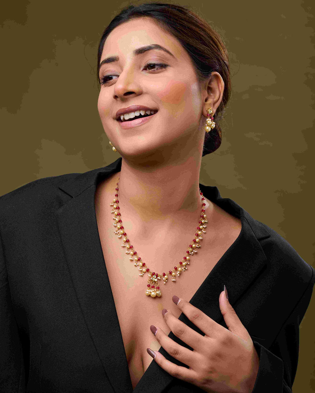 Gulbahar Pearls Pendant Set